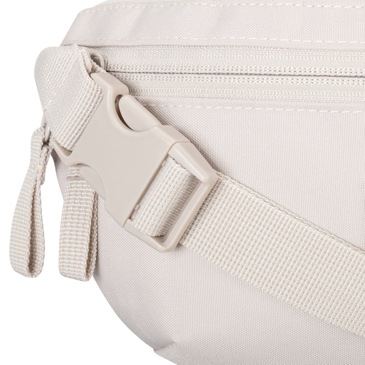 Beige Bauchtasche Finn von Larkson mit Reißverschluss und verstellbarem Gurt mit Klickverschluss