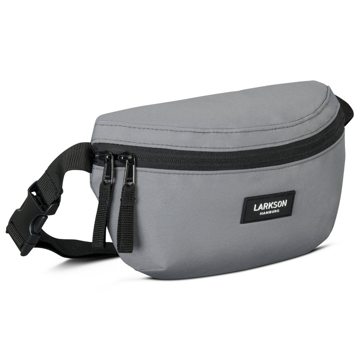 Graue Bauchtasche Finn von LARKSON mit zwei Reißverschlüssen und verstellbarem schwarzen Gurt