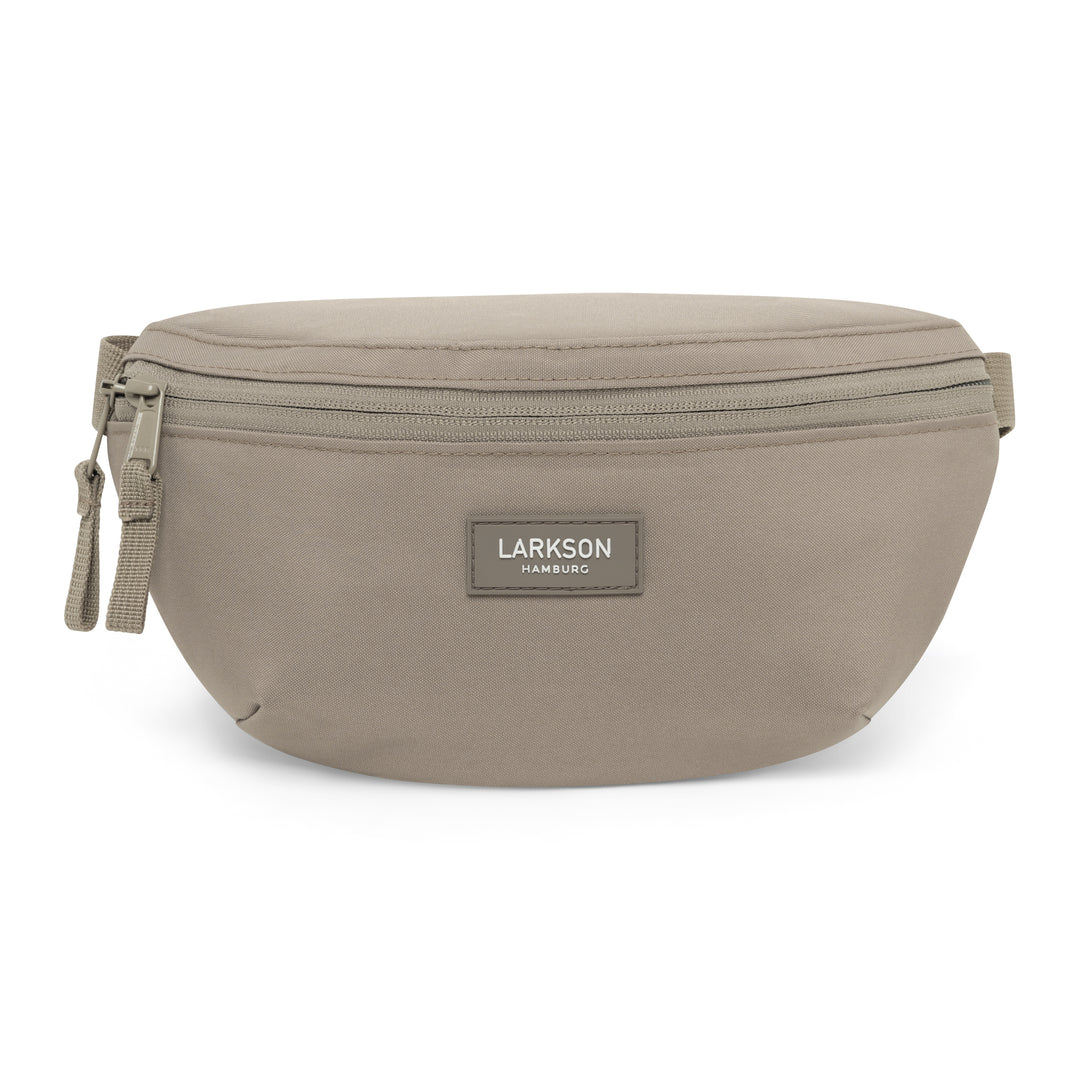 Bauchtasche Finn von Larkson in beige-grauer Farbe mit Reißverschluss und Larkson Hamburg Logo