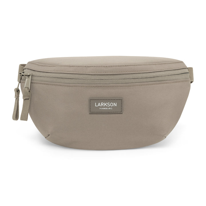Bauchtasche Finn von Larkson in beige-grauer Farbe mit Reißverschluss und Larkson Hamburg Logo