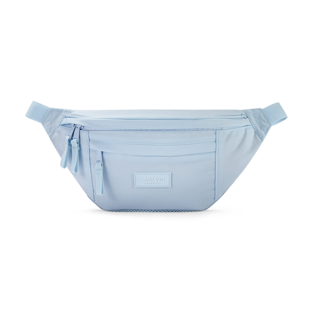 Iceblaue LARKSON Bauchtasche Ole mit mehreren Reißverschlusstaschen und verstellbarem Gurt