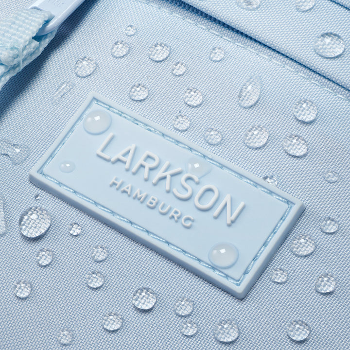 Wasserabweisende, hellblaue LARKSON Bauchtasche mit Markenlogo und Wassertröpfchen