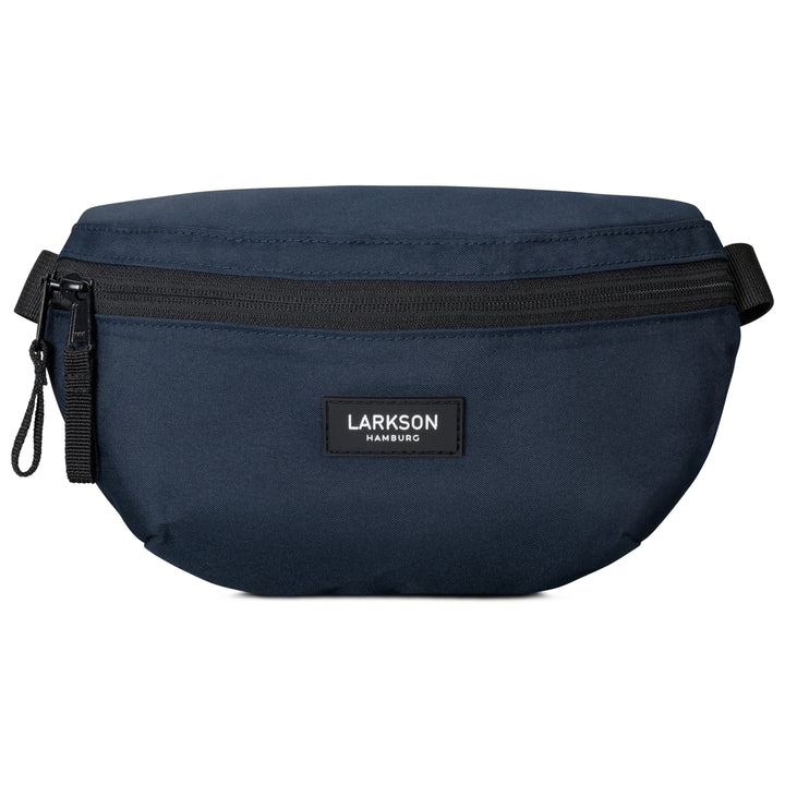 Blaue Bauchtasche Finn von Larkson mit schwarzem Reißverschluss und Logo vorne
