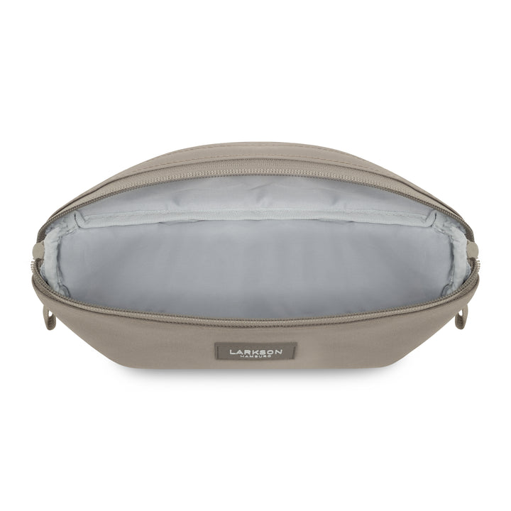 Offene, hellgraue Bauchtasche Finn von Larkson mit Reißverschluss und weitem Innenfach