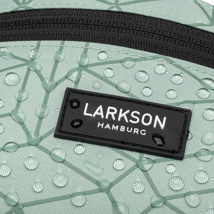 Mintgrüne Damen-Bauchtasche 'Finn' von Larkson mit schwarzem Reißverschluss und Logoplack