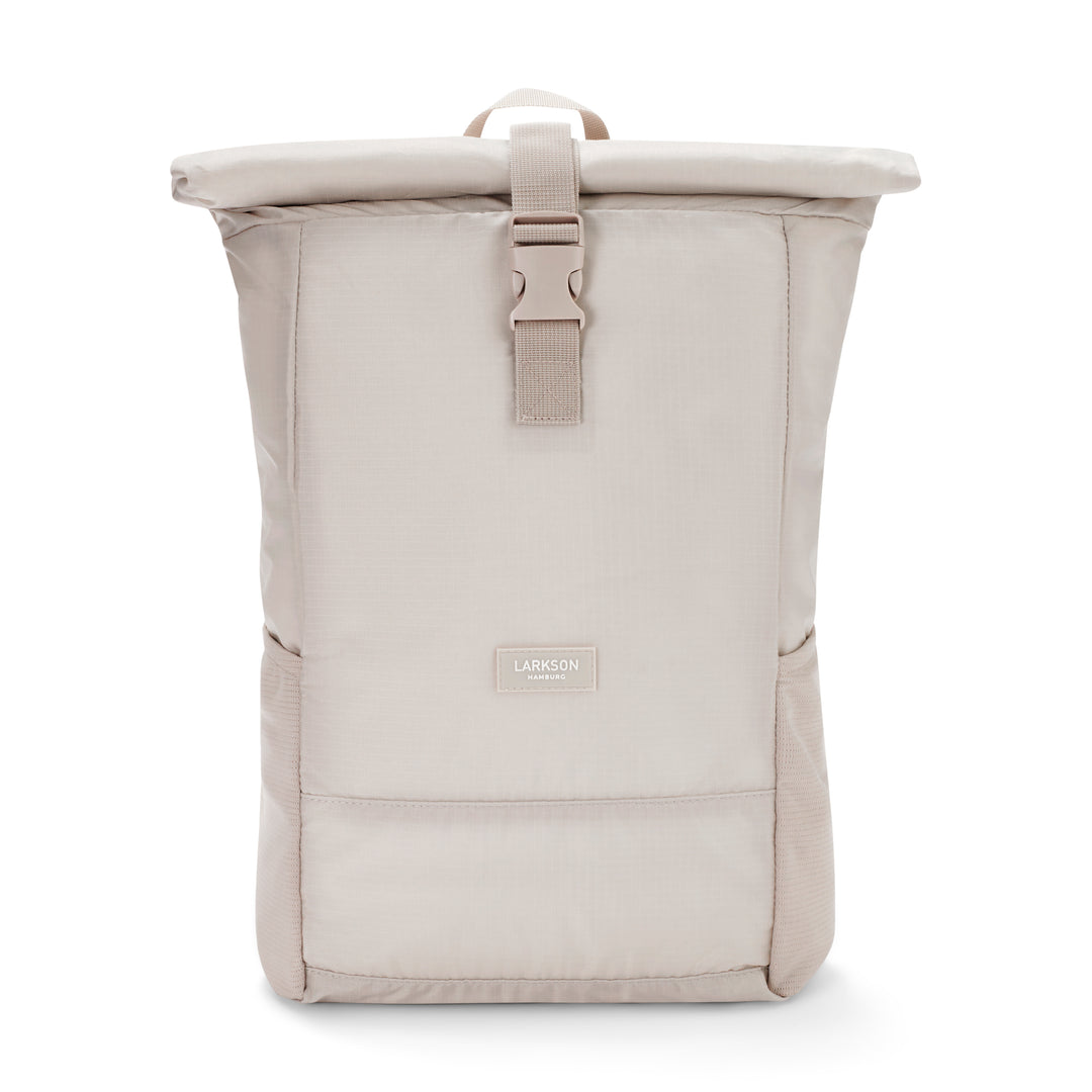 Beiger faltbarer Rolltop-Rucksack Arne von Larkson mit Schnallenverschluss und seitlichen Taschen