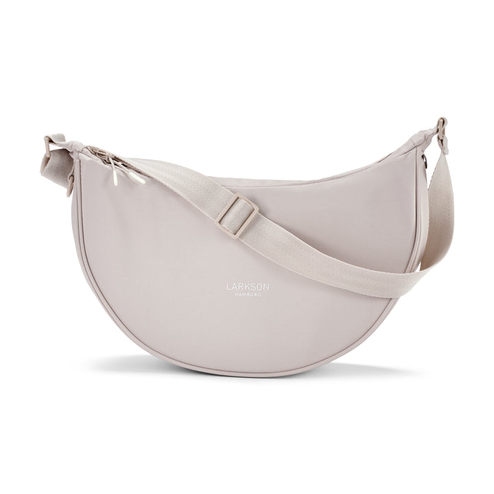 Beige LARKSON Half Moon Bag Solveig Medium aus weichem Material mit verstellbarem Schultergurt