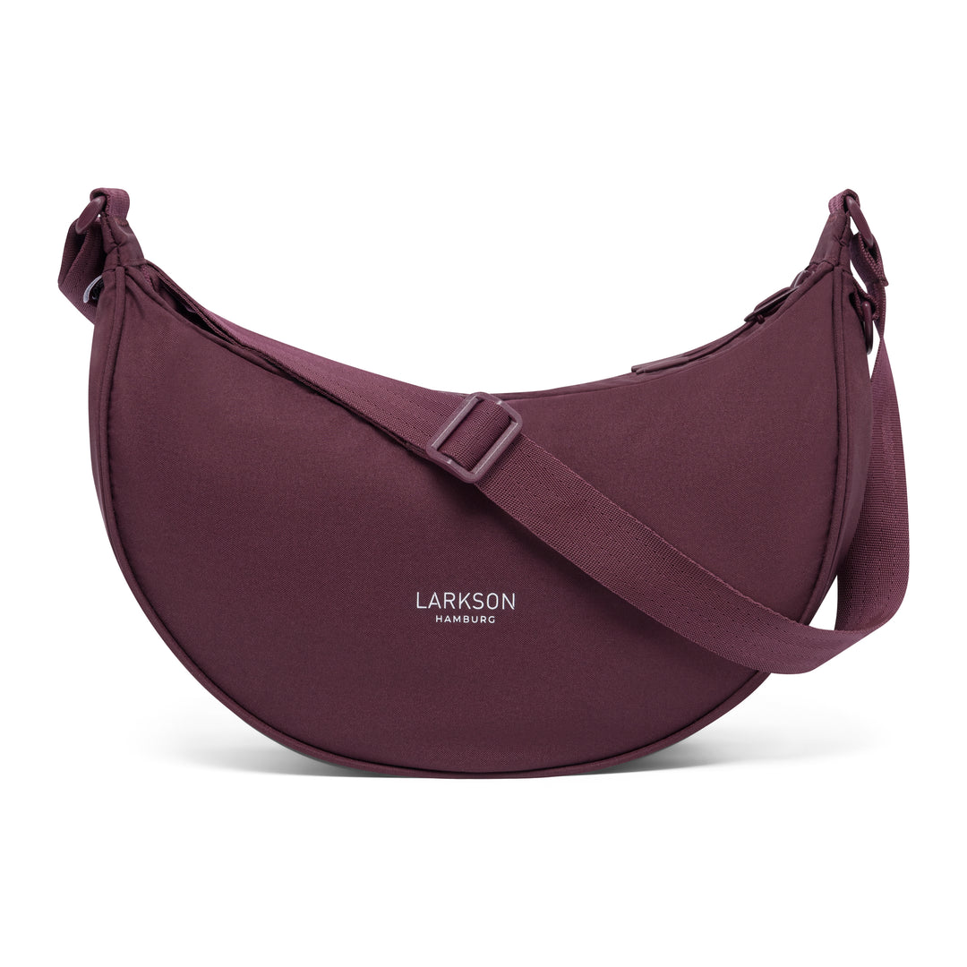 Halbmondtasche Solveig Medium von Larkson in modernem Beerenton mit verstellbarem Schultergurt