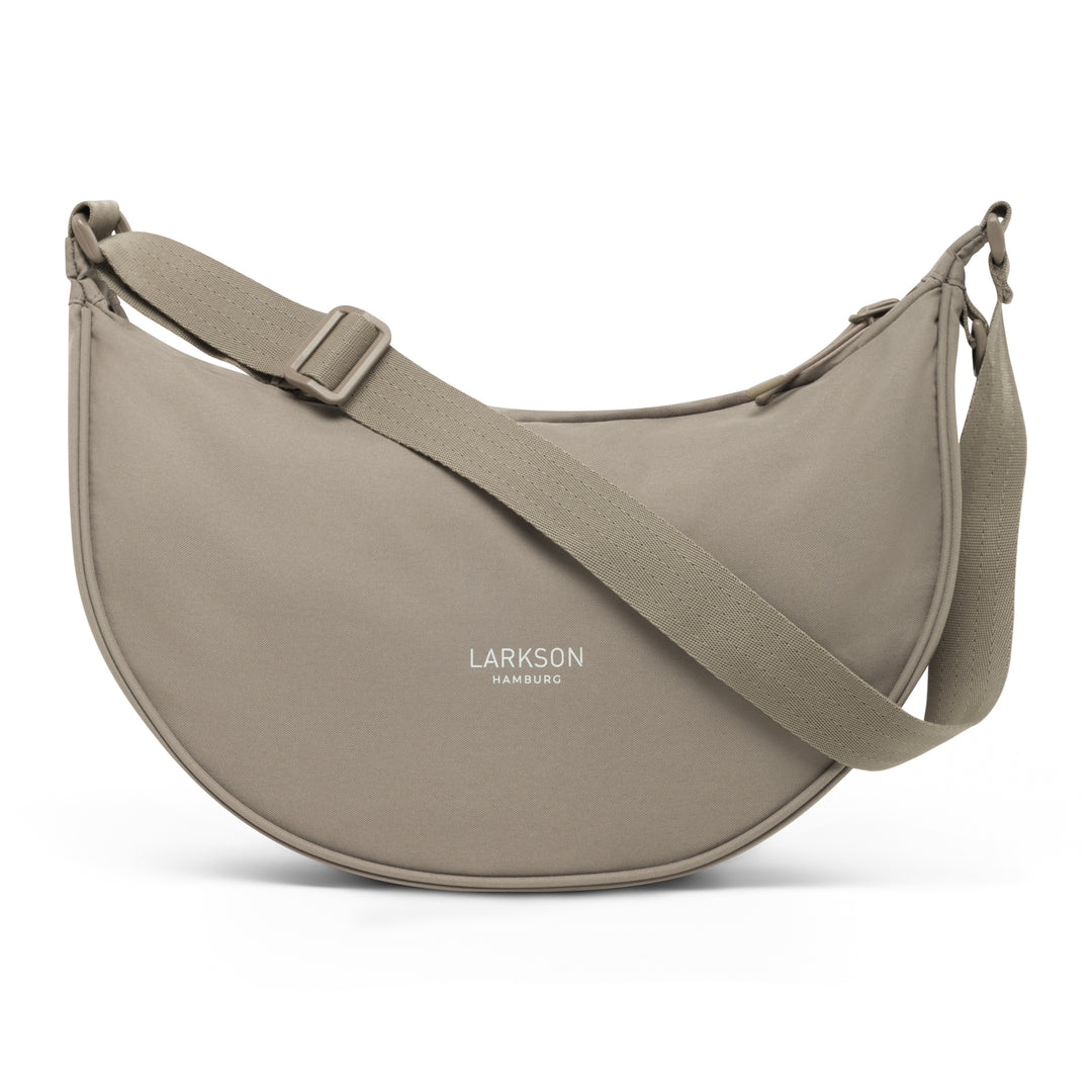 LARKSON Half Moon Bag Solveig Medium in beigem Stoff mit verstellbarem Schultergurt
