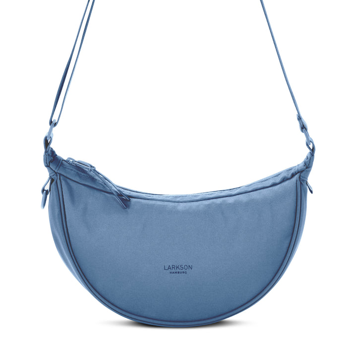 Hellblaue LARKSON Half Moon Bag Solveig Medium Bauchtasche mit verstellbarem Schultergurt