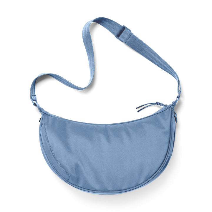 Halbmondtasche Solveig Medium in Hellblau mit verstellbarem Schulterriemen