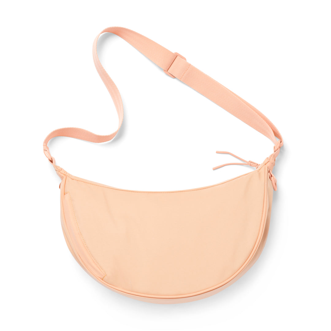 Halbmondförmige Schultertasche 'Half Moon Bag Solveig Medium' in Pfirsich mit verstellbarem Schulterriemen