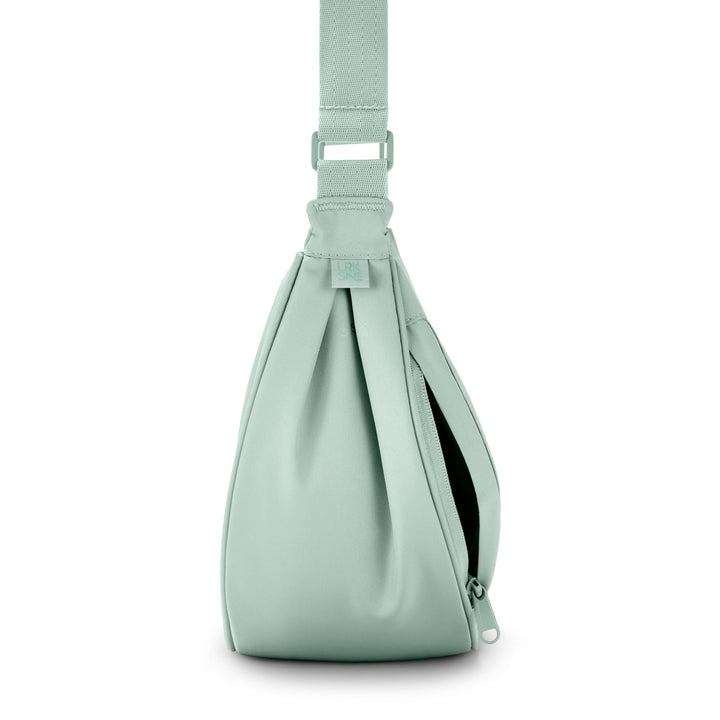 Halbmondtasche Solveig Medium Schultertasche in Mint mit Reißverschluss und verstellbarem Gurt