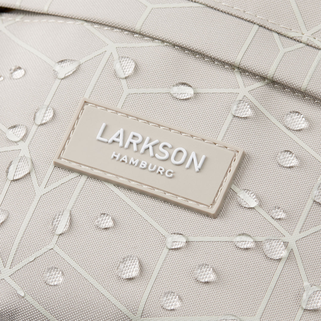 Beige wasserabweisende Bauchtasche Ole von LARKSON mit geometrischem Muster und Wassertropfen auf der Oberfläche
