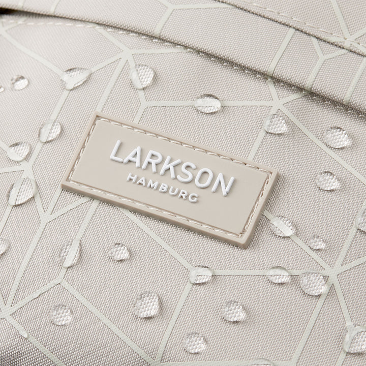 Beige wasserabweisende Bauchtasche Ole von LARKSON mit geometrischem Muster und Wassertropfen auf der Oberfläche