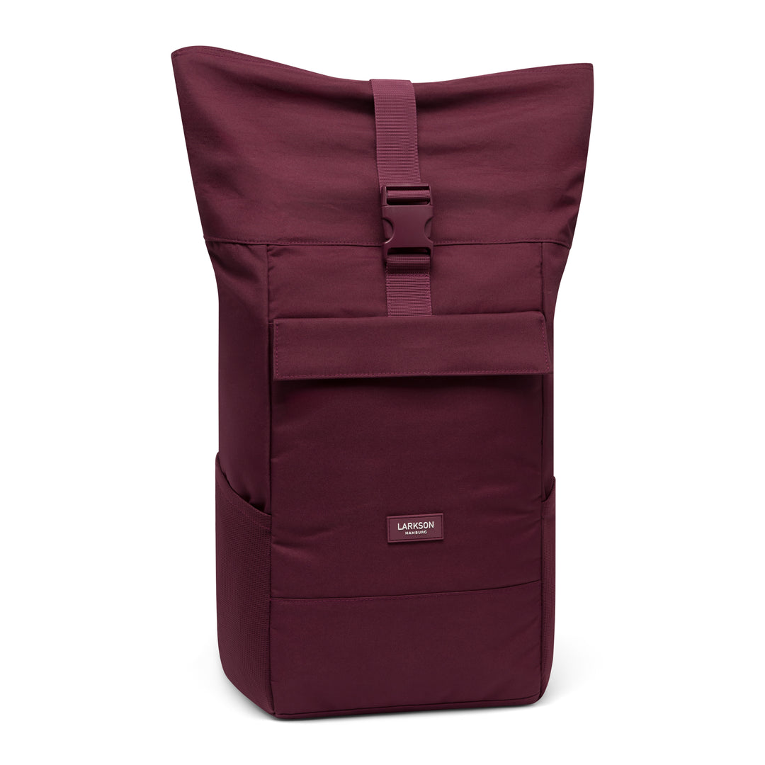 LARKSON Rolltop Rucksack No 4 in beeriger Farbe mit Fronttasche und Schnallenverschluss