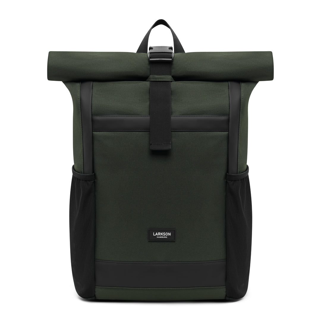 Rolltop Rucksack No 2 von Larkson in Olivgrün mit schwarzen Akzenten und Netzseitentaschen