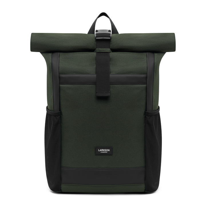 Rolltop Rucksack No 2 von Larkson in Olivgrün mit schwarzen Akzenten und Netzseitentaschen