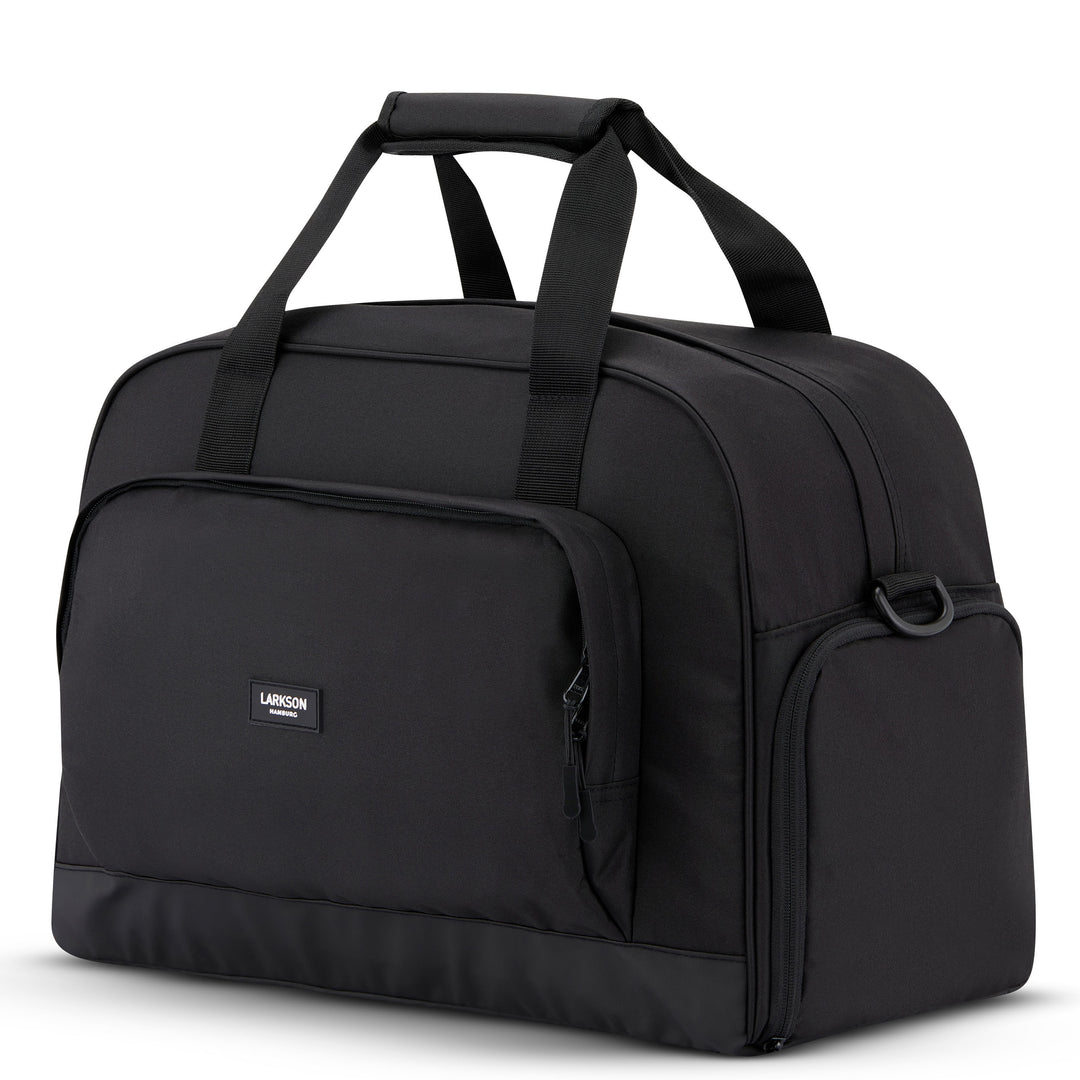 Schwarze Reisetasche Finja von Larkson mit Vorderfach und extra seitlichem Reißverschlussfach