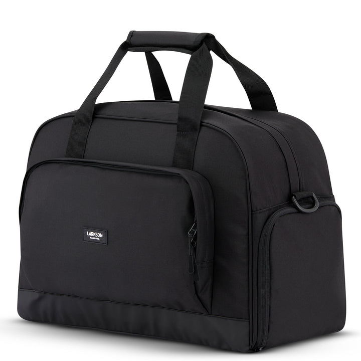 Schwarze Reisetasche Finja von Larkson mit Vorderfach und extra seitlichem Reißverschlussfach