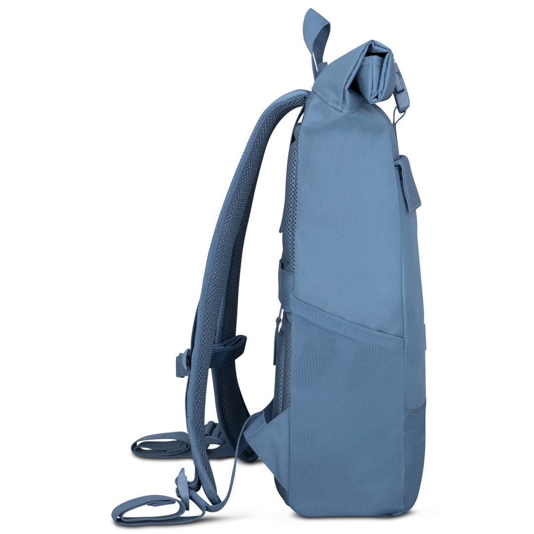 Hellblauer Rolltop-Rucksack No 4 von LARKSON mit gepolsterten Trägern und seitlicher Netztasche