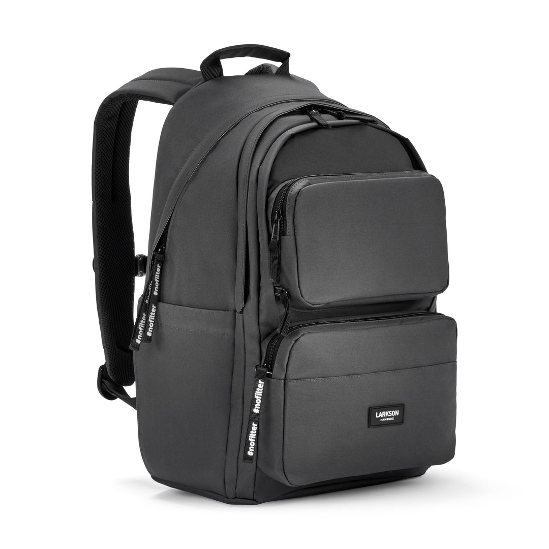 Anthrazitfarbener Rucksack LARKSON No 3 Advanced mit mehreren Fronttaschen und gepolsterten Schultergurten