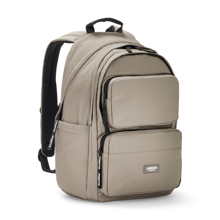 LARKSON Rucksack No 3 Advanced in gravel-beige mit mehreren Reißverschlusstaschen und gepolsterten Schultergurten