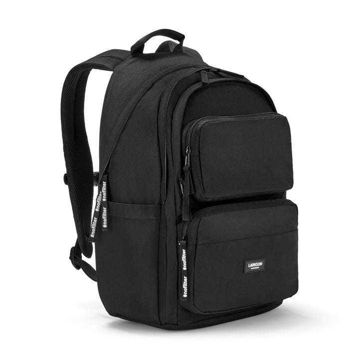 Schwarzer Rucksack No 3 Advanced von LARKSON mit zwei Fronttaschen und gepolsterten Schultergurten