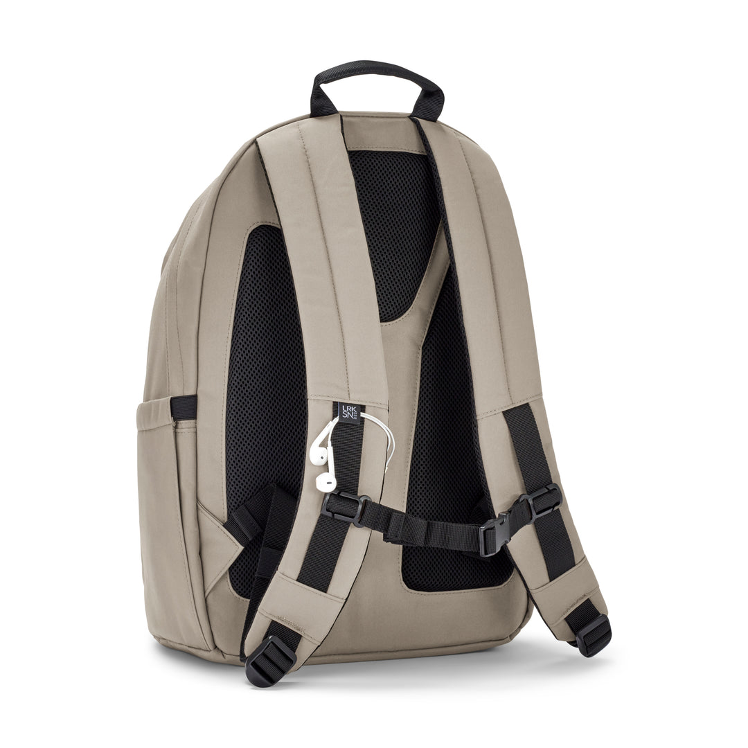Rucksack No 3 Advanced von LARKSON in grauem Ton mit gepolsterten, verstellbaren Trägern und Brustgurt