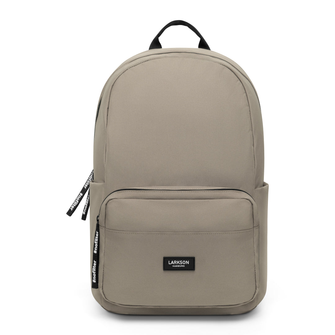 LARKSON Rucksack No 3 in gravelgrau mit vorderer Reißverschlusstasche und schwarzem Tragegriff