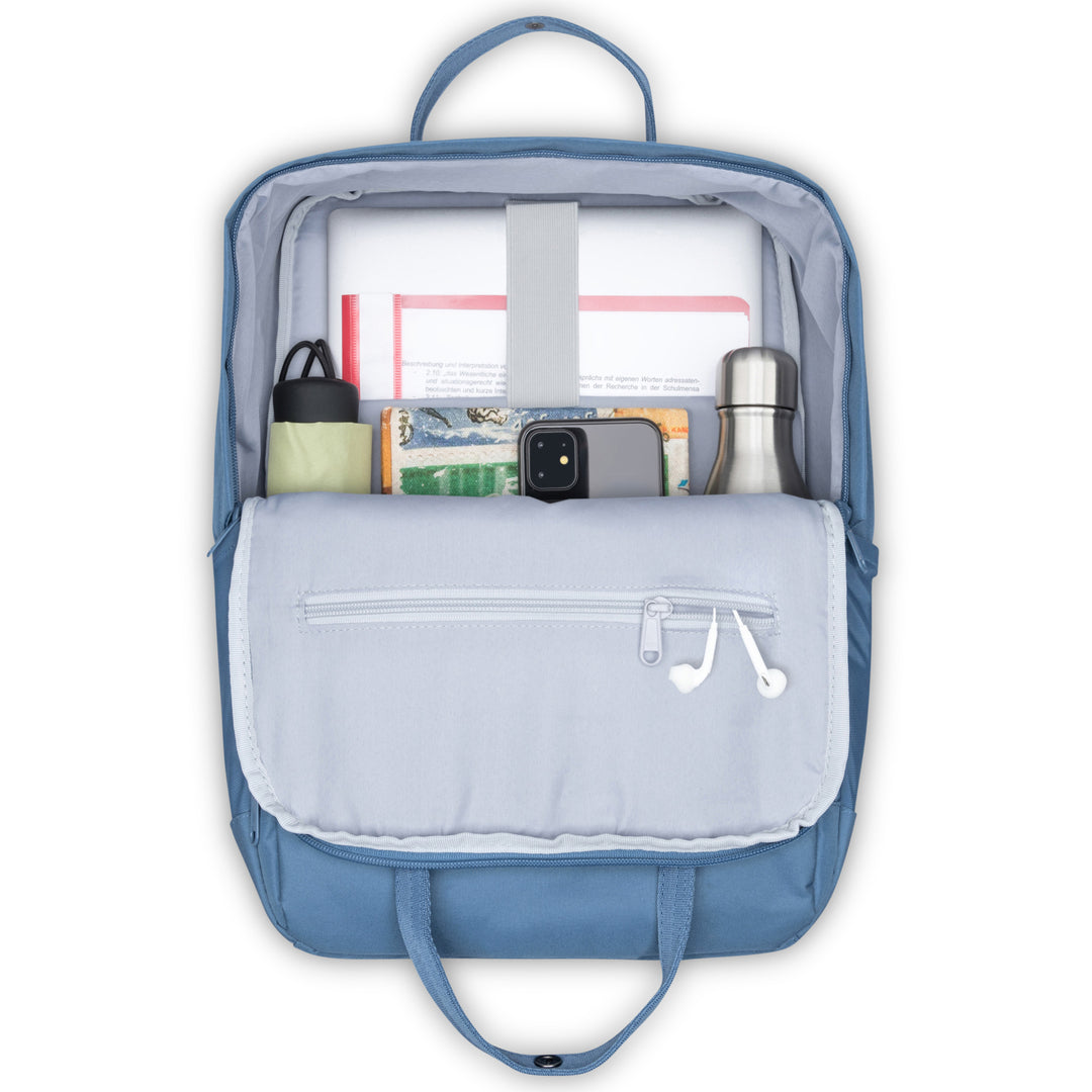 Blauer Larkson Rucksack No 6 mit offenem Hauptfach zeigt Schulmaterial, Trinkflasche, Smartphone und Kopfhörer