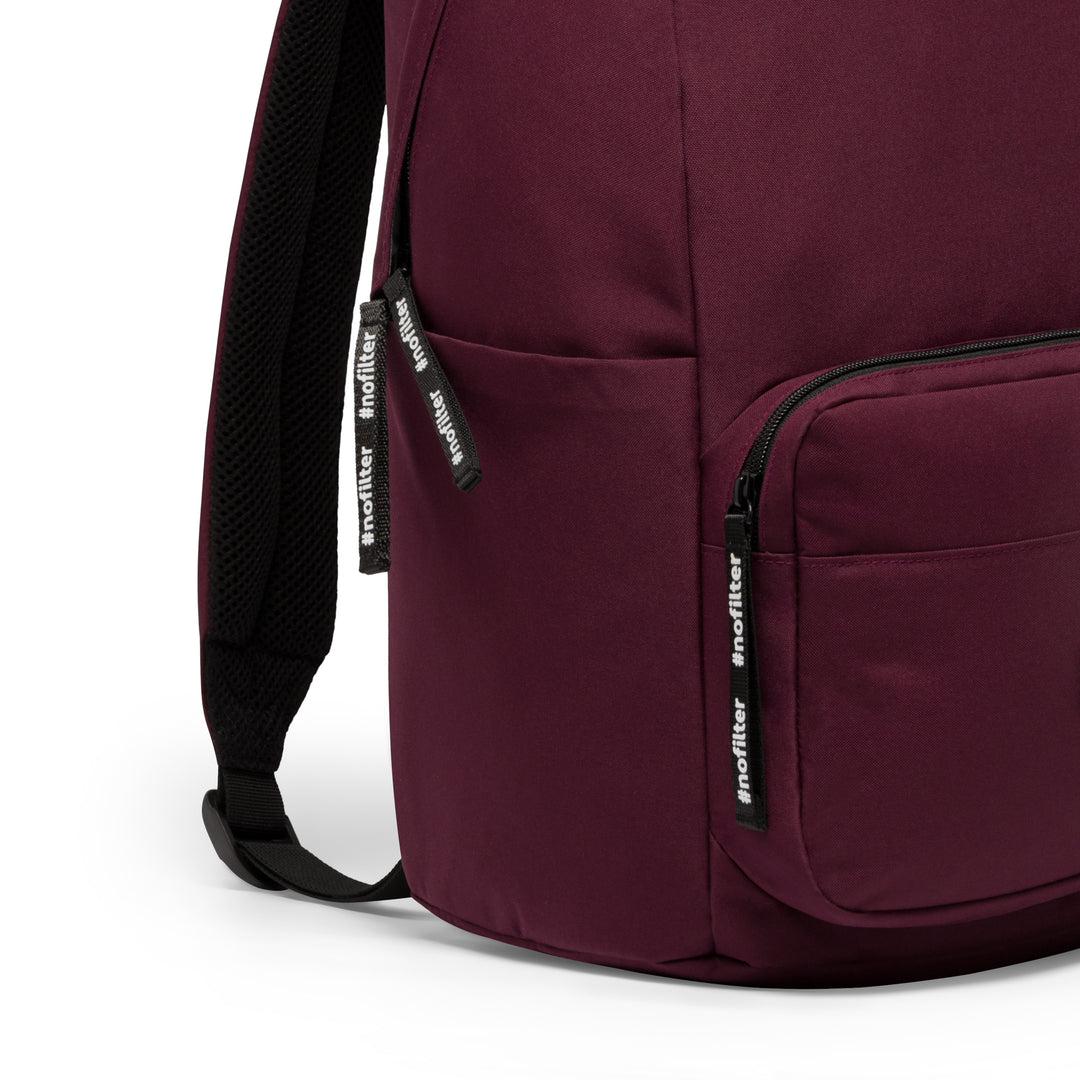 Beerenfarbener Rucksack No 3 mit schwarzen #nofilter Reißverschlussanhängern und Seitenfach