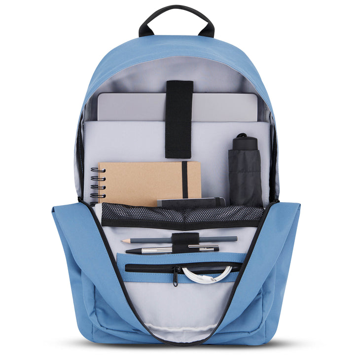 Blauer Schulrucksack No 3 mit geöffnetem Hauptfach, gefüllt mit Laptop, Notizbuch, Regenschirm und Stiften