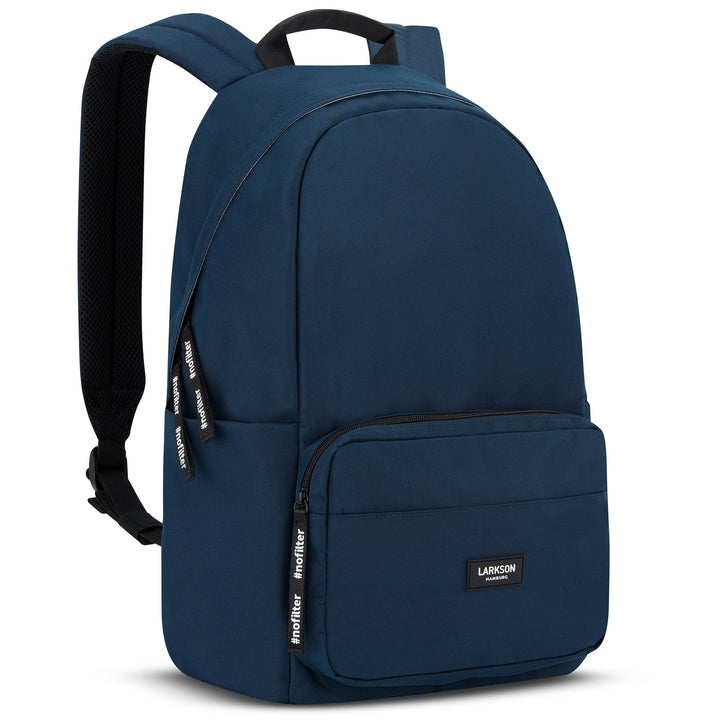 Blauer LARKSON Schulrucksack No 3 mit Fronttasche und schwarzen Reißverschlüssen mit #nofilter Anhängern