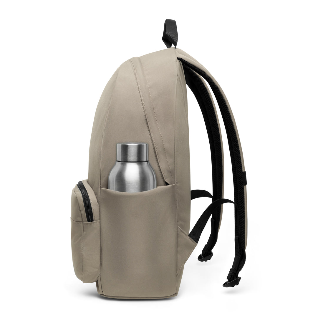 LARKSON Schulrucksack No 3 in sandfarben mit seitlicher Tasche und silberner Trinkflasche