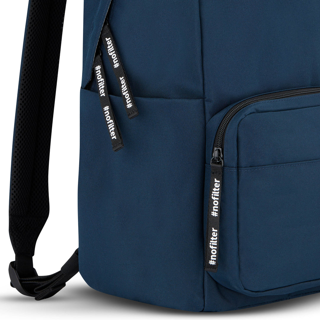 Blauer Schulrucksack Rucksack No 3 von Larkson mit schwarzen Reißverschlusslaschen mit Aufdruck '#nofilter'