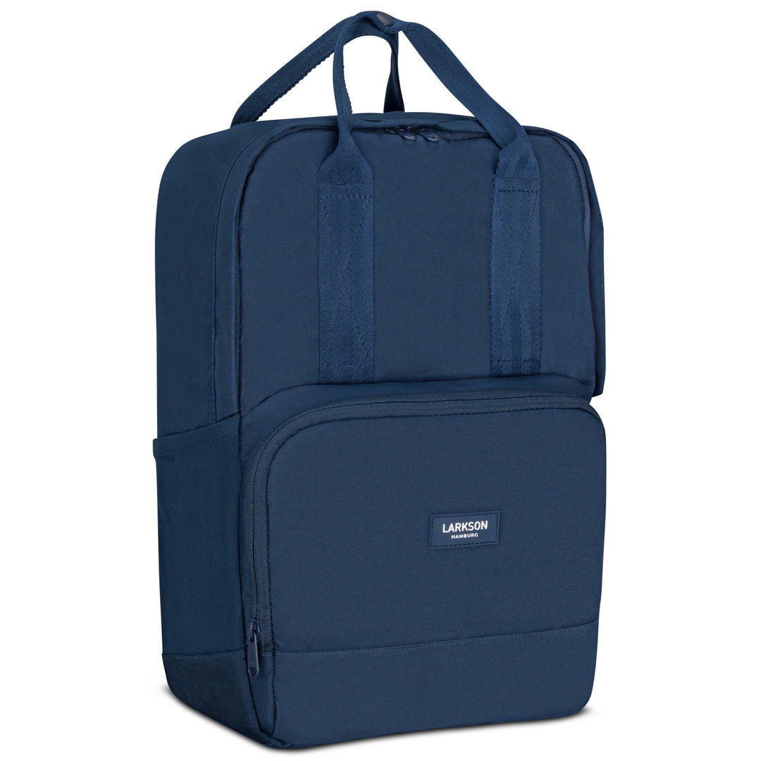 Dunkelblauer Rucksack No 6 von LARKSON mit zwei Tragegriffen und Frontreißverschlussfach