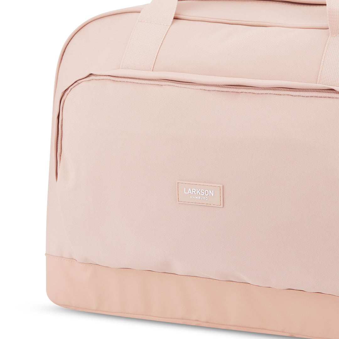 Rosa Reisetasche Finja von Larkson mit Vorderfach und Logoaufnäher