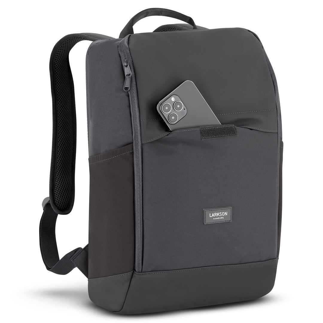 Grauer LARKSON Business-Rucksack Niklas mit aufgesetzter Fronttasche und Smartphone