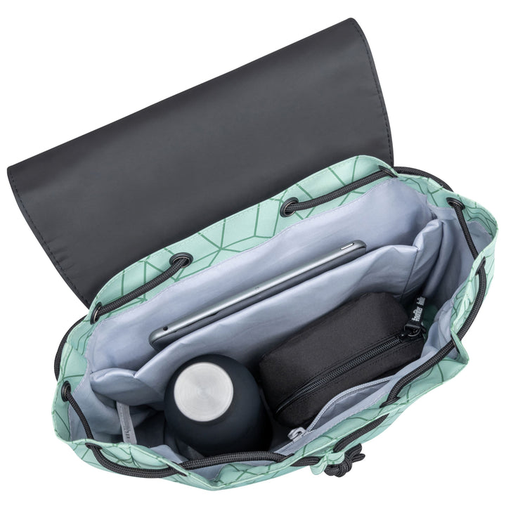 Mintfarbener Rucksack Ida von LARKSON mit organisiertem Innenraum, Handyfach, Trinkflasche und Reißverschlusstasche
