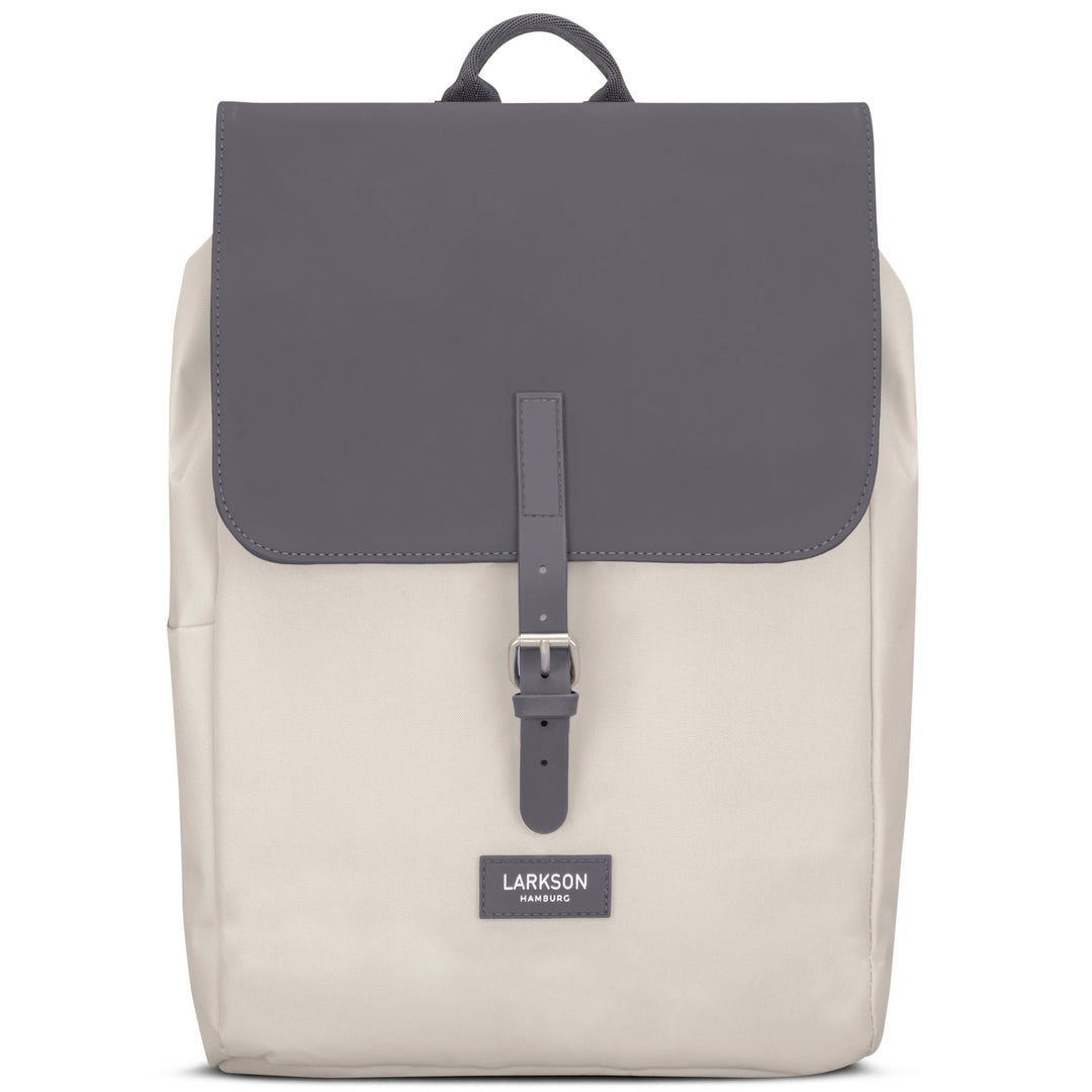 LARKSON Rucksack Ida in beige mit grauem Klappenverschluss und verstellbarem Riemen