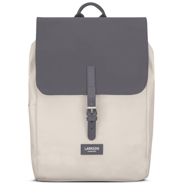 LARKSON Rucksack Ida in beige mit grauem Klappenverschluss und verstellbarem Riemen