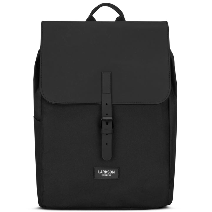 Schwarzer Damenrucksack 'Ida' von LARKSON mit Klappe und verstellbarem Gurt