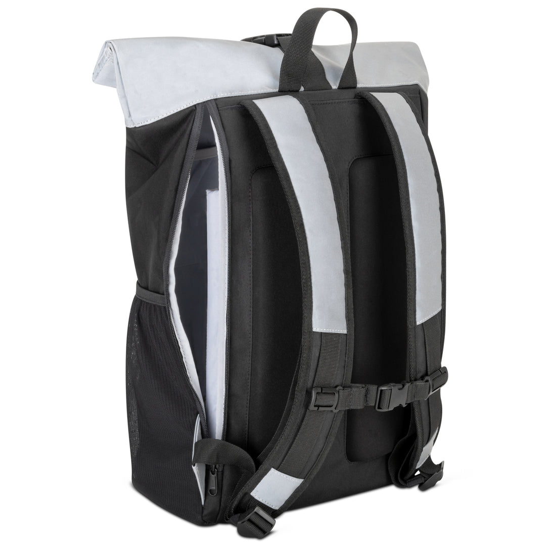 Schwarzer Rolltop Rucksack No 2 von Larkson mit reflektierenden grauen Trägern und Netzseitentaschen