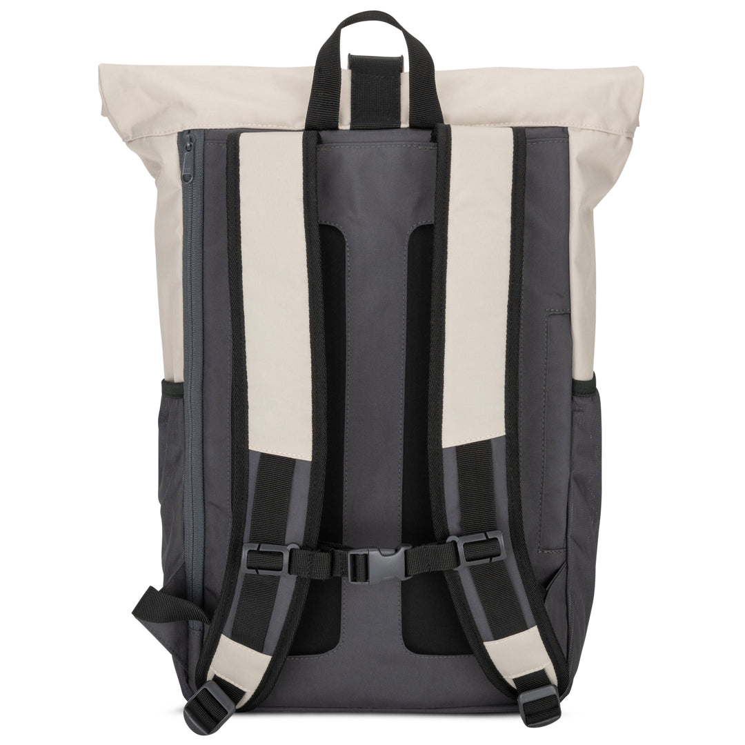 Rolltop Rucksack No 2 von Larkson, beige und grau, Rückseite mit gepolsterten Schultergurten und Brustgurt