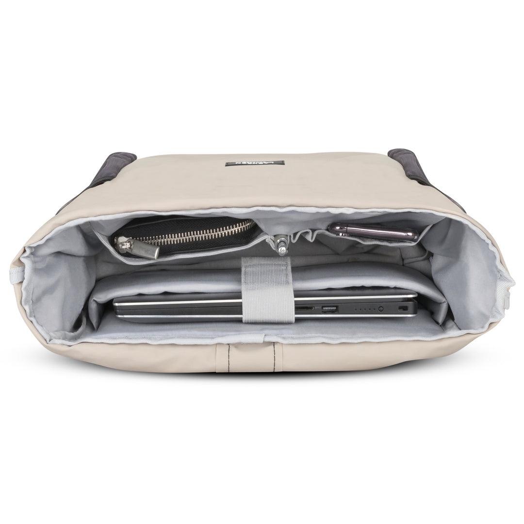 Offener Rolltop Rucksack No 2 von Larkson in Beige und Grau, mit Laptop, Tasche und Stift im Innenfach