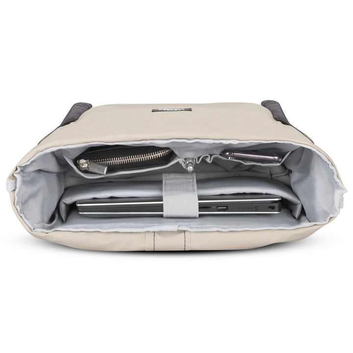 Offener Rolltop Rucksack No 2 von Larkson in Beige und Grau, mit Laptop, Tasche und Stift im Innenfach