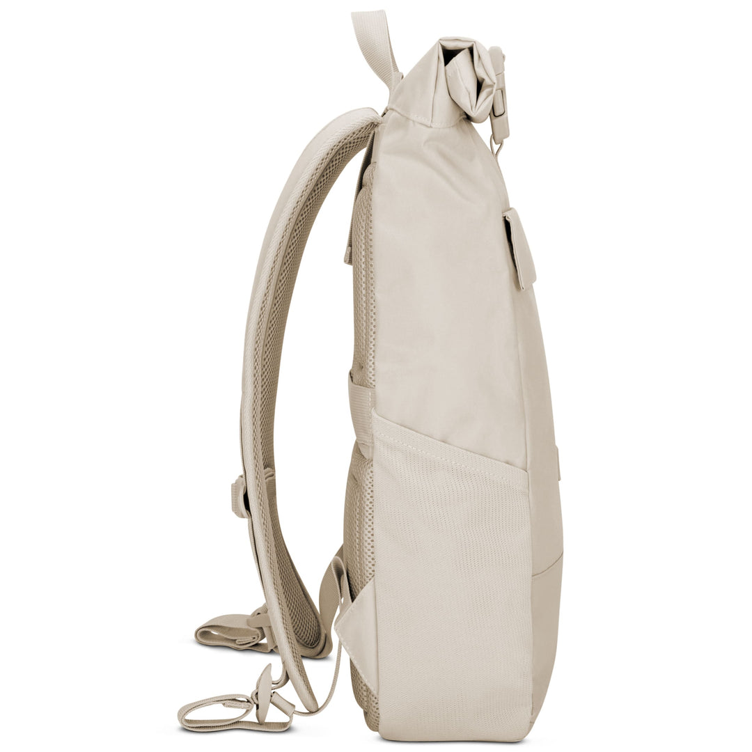 Beiger Rolltop Rucksack No 4 von LARKSON mit dünnem, gepolstertem Profil und seitlichen Taschen