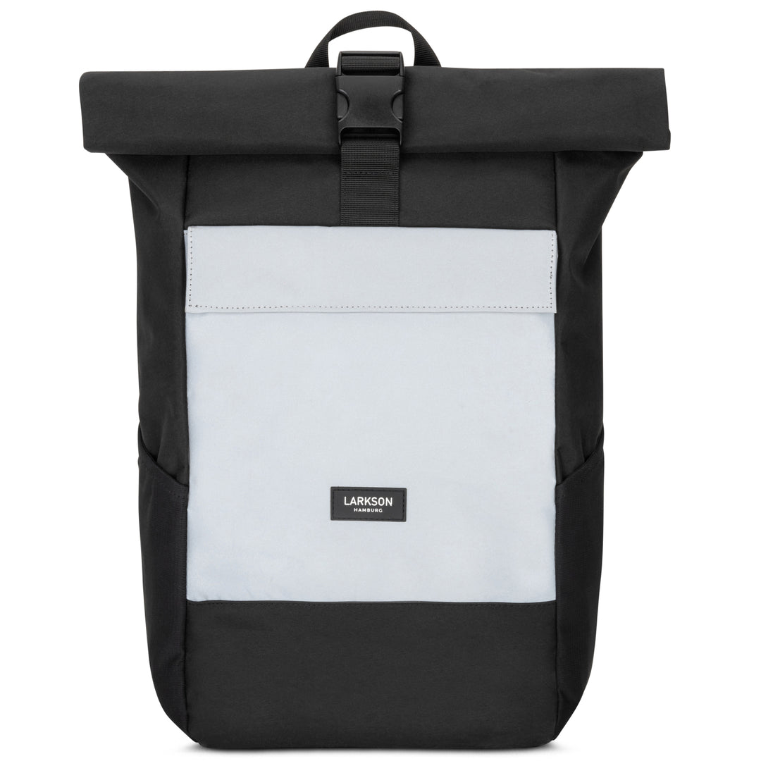 Rolltop Rucksack No 4 von LARKSON in schwarz mit reflektierender vorderer Tasche und Schnallenverschluss