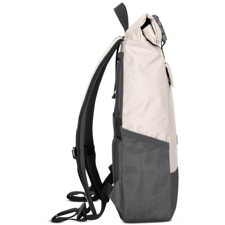 Rolltop Rucksack No 4 von LARKSON in beigem Stoff und grauem Boden, seitliche Ansicht